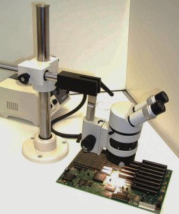 Schwenkarm-Stativ für Mikroskope
