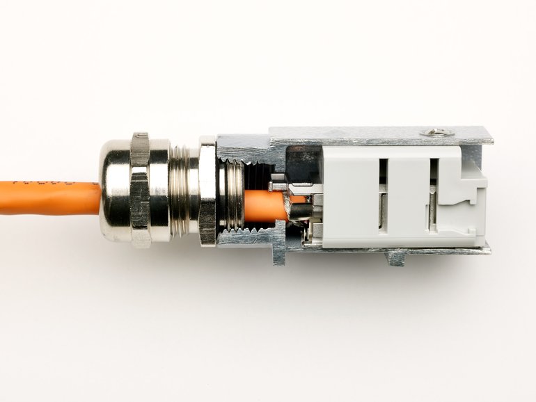 Kompakte Steckverbinder mit industrietauglichen Gehäusen bis zu IP68