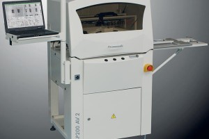 Automatischer Drucker mit seitlicher Ladeschublade