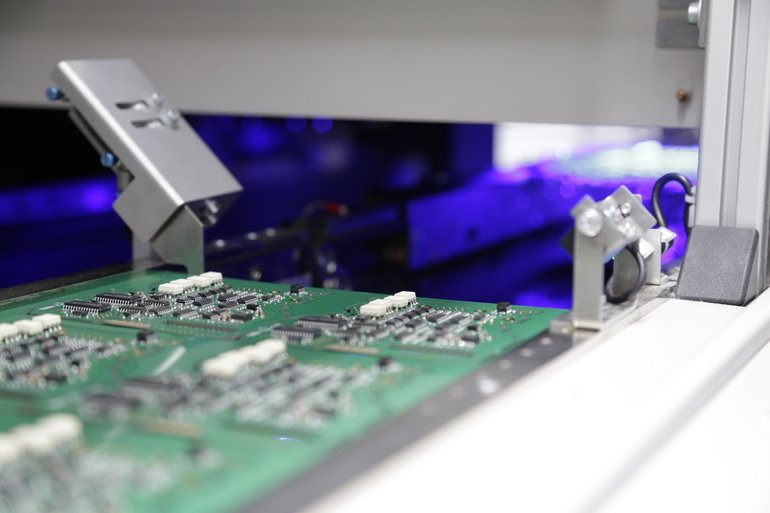 Elektronikdienstleister investiert in optisches Prüfsystem
