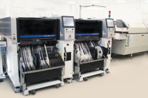 Hochmoderne Bestückungsautomaten erhöhen die Fertigungskapazitäten
