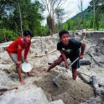 BANGKA_-_People_work_smaller_and_bigger_mining_pits_on_the_Indonesian_island_of_Bangka_and_off_the_coast._They_search_for_tin,_which_is_sold_to_smelters,_and_later_distributed_in_bulk_to_manufacturers_who_apply_the_tin_as_solder_in_electronics._Labour_is_